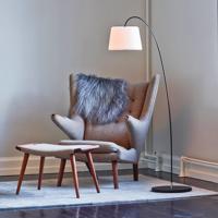 LE KLINT Stojacia lampa Snowdrop, biele plastové tienidlo